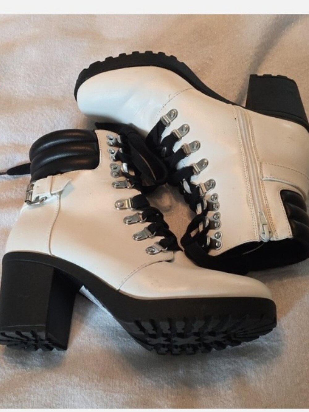Mia Annamaria White Edgy Chunky Platform Combat Ankle Boots 8.5